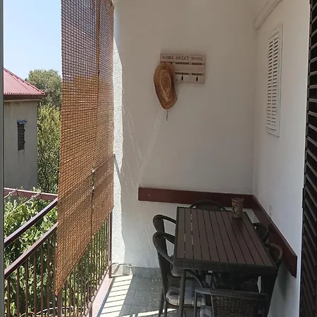 In With Terrace Apartment Starigrad Paklenica