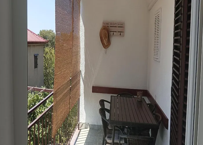 By Adriatic Near Paklenica Park Διαμέρισμα Starigrad Paklenica